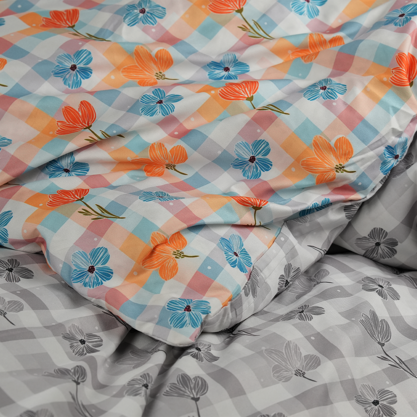 Tulip Grid Double Sided Three Piece Duvet Cover Set