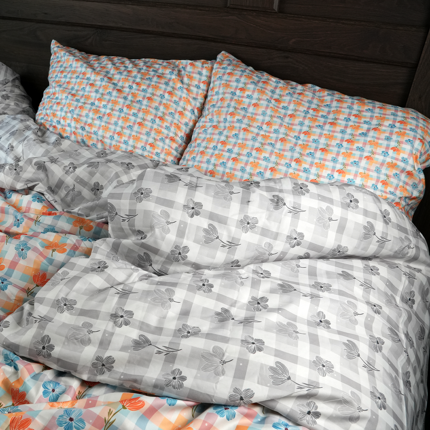 Tulip Grid Double Sided Three Piece Duvet Cover Set